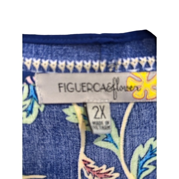 Figuerca & Flower Plus Size Blue Floral Faux 2 Piece Bell Sleeve Top Size 2X - Picture 3 of 3